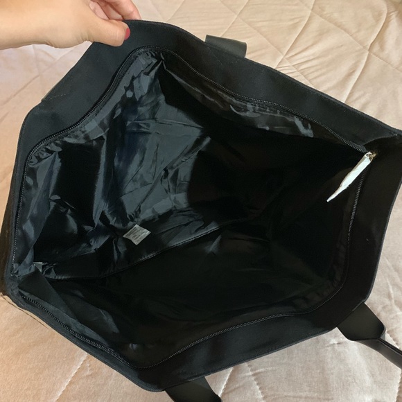 NWOT Victoria’s Secret Bag - Picture 4 of 5